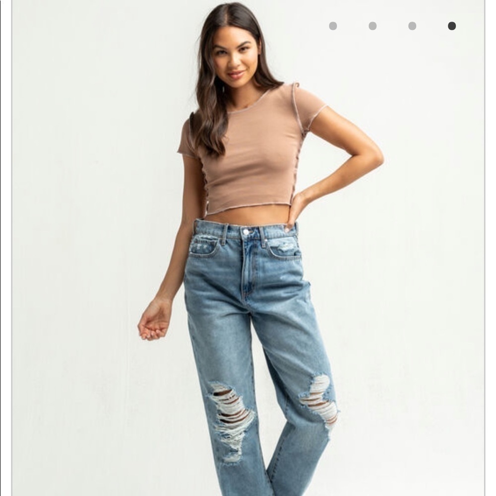 𝅺NWOT Exposed seam crop top